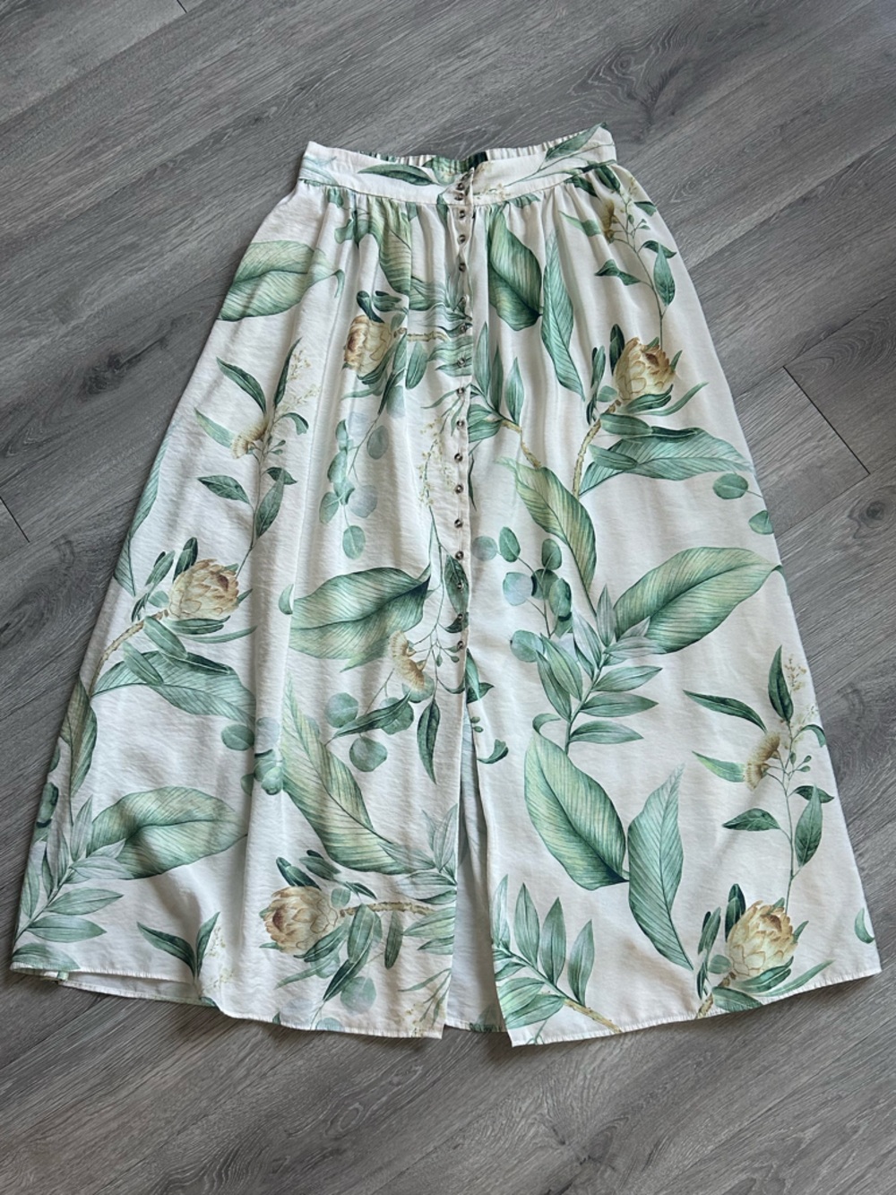 H&M White Maxi Skirt with Green Leaf & Cream Floral Print Size Medium